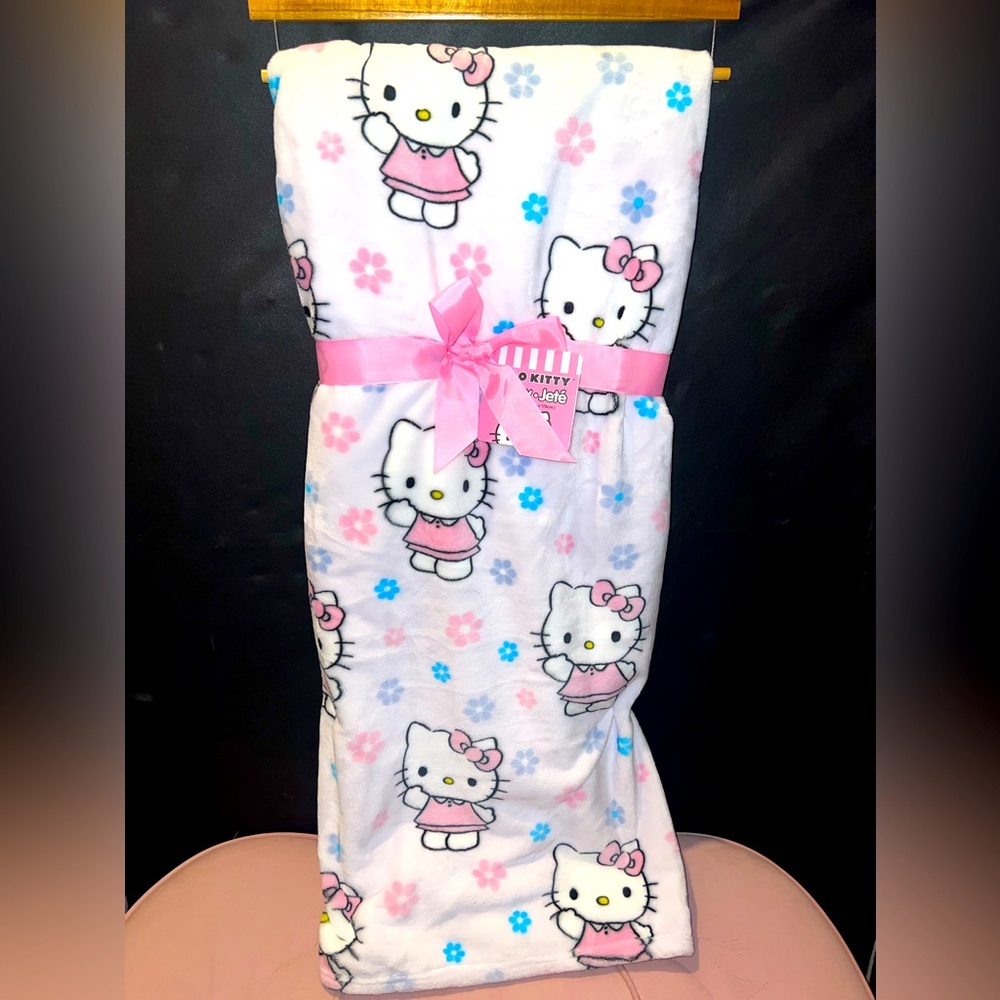Hello Kitty🌸 flower blanket